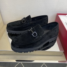 ⚠️【SF】⚠️⚠️经典乐福鞋⚠️码:39-44(6. 5 一9)⚠️最新版本商务乐福皮鞋!一贯品牌代表 ⚠️【SF】⚠️⚠️经典乐福鞋⚠️码:39-44(6. 5 一9)⚠️最新版本商务乐福皮鞋!一贯品牌代表