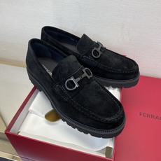 ⚠️【SF】⚠️⚠️经典乐福鞋⚠️码:39-44(6. 5 一9)⚠️最新版本商务乐福皮鞋!一贯品牌代表 ⚠️【SF】⚠️⚠️经典乐福鞋⚠️码:39-44(6. 5 一9)⚠️最新版本商务乐福皮鞋!一贯品牌代表