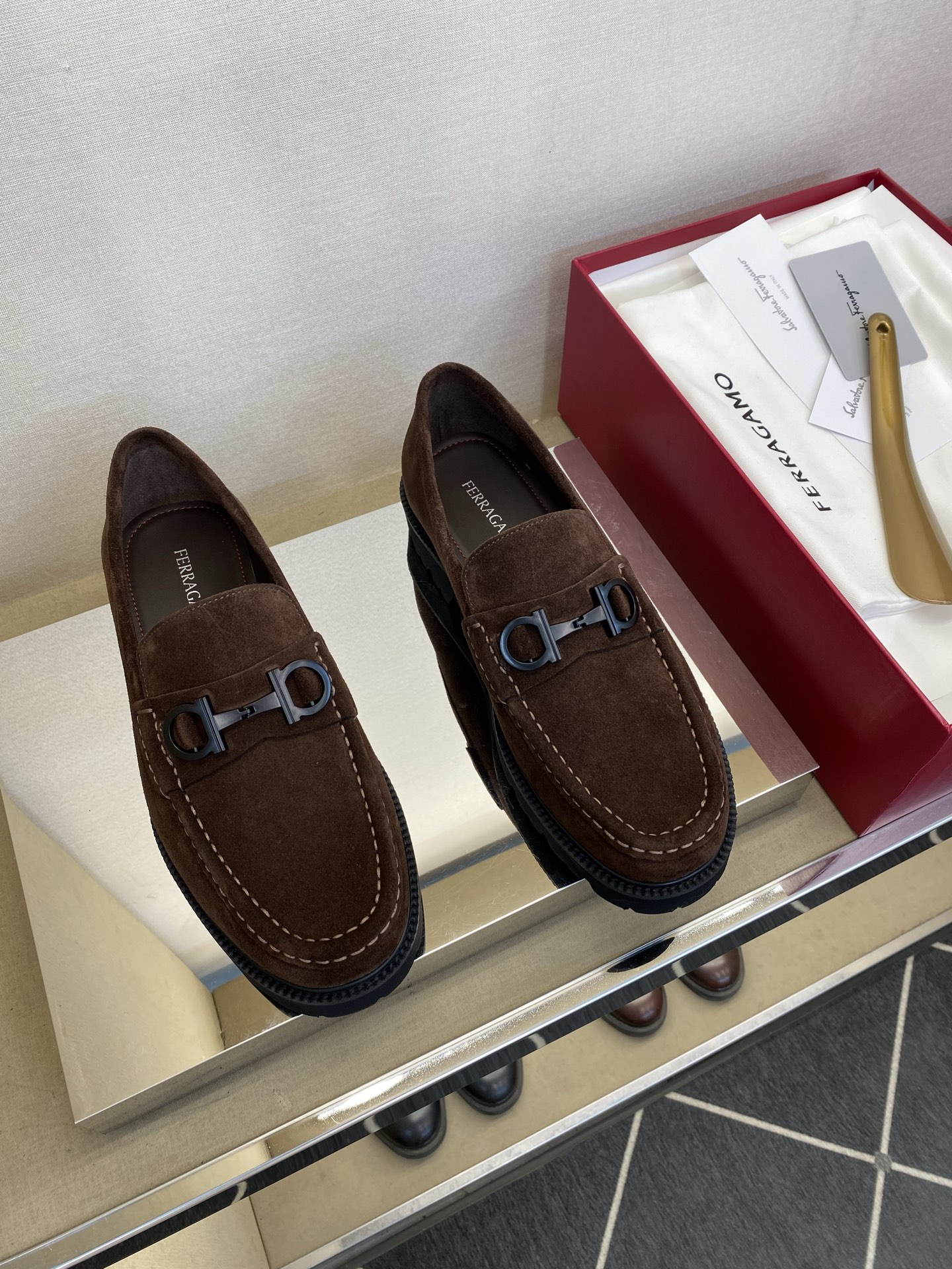 ⚠️【SF】⚠️⚠️经典乐福鞋⚠️码：39－44(6. 5 一9)⚠️最新版本商务乐福皮鞋！一贯品牌代表