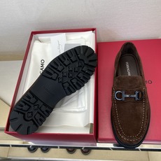 ⚠️【SF】⚠️⚠️经典乐福鞋⚠️码:39-44(6. 5 一9)⚠️最新版本商务乐福皮鞋!一贯品牌代表 ⚠️【SF】⚠️⚠️经典乐福鞋⚠️码:39-44(6. 5 一9)⚠️最新版本商务乐福皮鞋!一贯品牌代表
