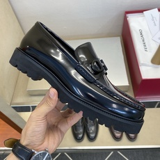 ⚠️【SF】⚠️⚠️经典乐福鞋⚠️码:39-44(6. 5 一9)⚠️最新版本商务乐福皮鞋!一贯品牌代表 ⚠️【SF】⚠️⚠️经典乐福鞋⚠️码:39-44(6. 5 一9)⚠️最新版本商务乐福皮鞋!一贯品牌代表