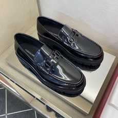 ⚠️【SF】⚠️⚠️经典乐福鞋⚠️码:39-44(6. 5 一9)⚠️最新版本商务乐福皮鞋!一贯品牌代表 ⚠️【SF】⚠️⚠️经典乐福鞋⚠️码:39-44(6. 5 一9)⚠️最新版本商务乐福皮鞋!一贯品牌代表