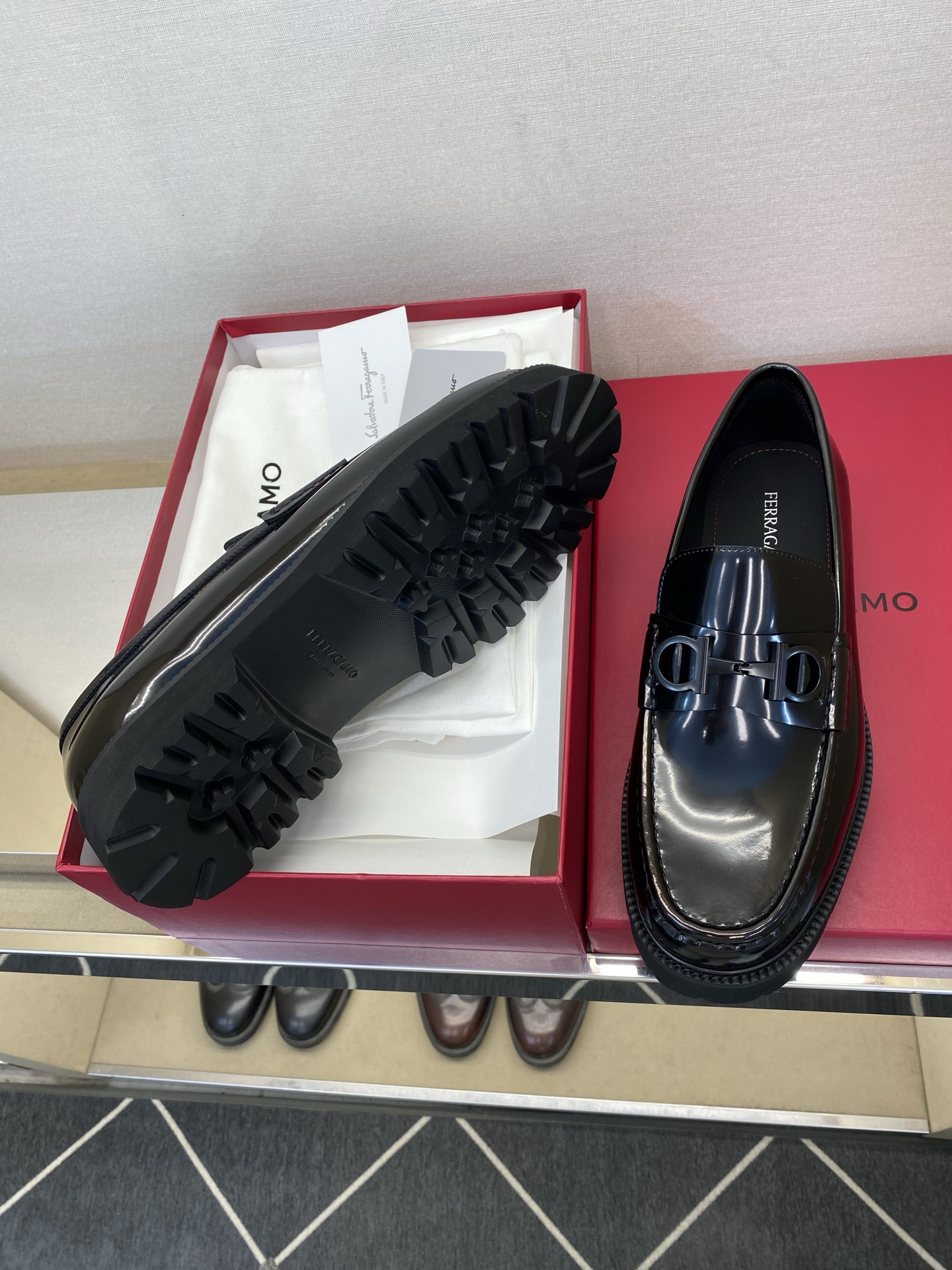 ⚠️【SF】⚠️⚠️经典乐福鞋⚠️码:39-44(6. 5 一9)⚠️最新版本商务乐福皮鞋!一贯品牌代表 ⚠️【SF】⚠️⚠️经典乐福鞋⚠️码:39-44(6. 5 一9)⚠️最新版本商务乐福皮鞋!一贯品牌代表
