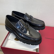 ⚠️【SF】⚠️⚠️经典乐福鞋⚠️码:39-44(6. 5 一9)⚠️最新版本商务乐福皮鞋!一贯品牌代表 ⚠️【SF】⚠️⚠️经典乐福鞋⚠️码:39-44(6. 5 一9)⚠️最新版本商务乐福皮鞋!一贯品牌代表