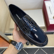 ⚠️【SF】⚠️⚠️经典乐福鞋⚠️码:39-44(6. 5 一9)⚠️最新版本商务乐福皮鞋!一贯品牌代表 ⚠️【SF】⚠️⚠️经典乐福鞋⚠️码:39-44(6. 5 一9)⚠️最新版本商务乐福皮鞋!一贯品牌代表