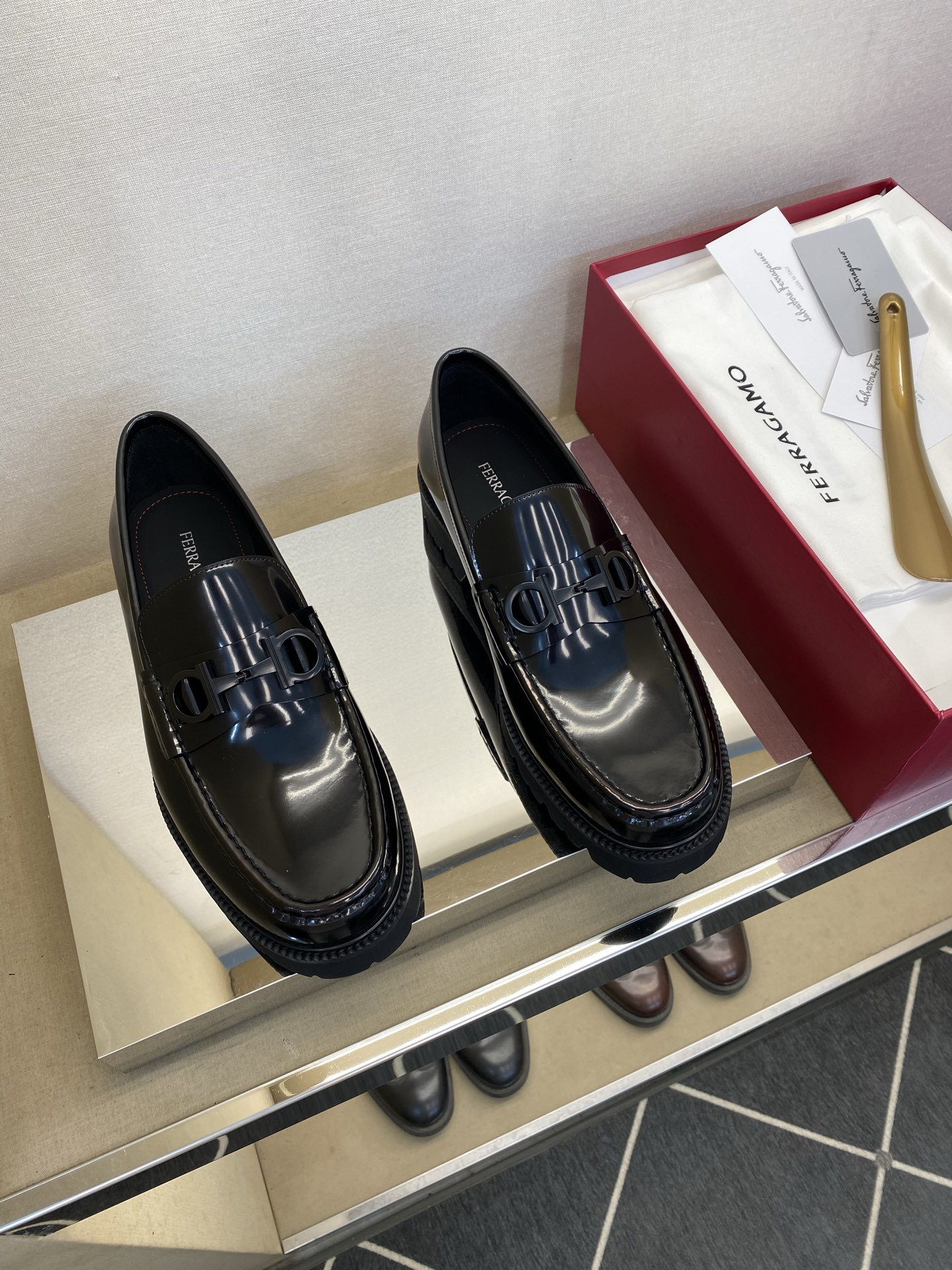 ⚠️【SF】⚠️⚠️经典乐福鞋⚠️码：39－44(6. 5 一9)⚠️最新版本商务乐福皮鞋！一贯品牌代表