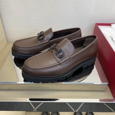 ⚠️【SF】⚠️⚠️经典乐福鞋⚠️码:39-44(6. 5 一9)⚠️最新版本商务乐福皮鞋!一贯品牌代表 ⚠️【SF】⚠️⚠️经典乐福鞋⚠️码:39-44(6. 5 一9)⚠️最新版本商务乐福皮鞋!一贯品牌代表