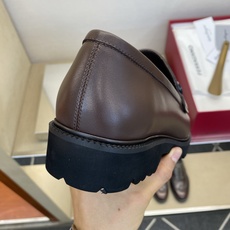 ⚠️【SF】⚠️⚠️经典乐福鞋⚠️码:39-44(6. 5 一9)⚠️最新版本商务乐福皮鞋!一贯品牌代表 ⚠️【SF】⚠️⚠️经典乐福鞋⚠️码:39-44(6. 5 一9)⚠️最新版本商务乐福皮鞋!一贯品牌代表