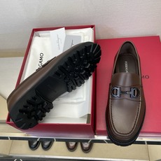 ⚠️【SF】⚠️⚠️经典乐福鞋⚠️码:39-44(6. 5 一9)⚠️最新版本商务乐福皮鞋!一贯品牌代表 ⚠️【SF】⚠️⚠️经典乐福鞋⚠️码:39-44(6. 5 一9)⚠️最新版本商务乐福皮鞋!一贯品牌代表