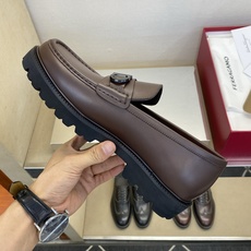 ⚠️【SF】⚠️⚠️经典乐福鞋⚠️码:39-44(6. 5 一9)⚠️最新版本商务乐福皮鞋!一贯品牌代表 ⚠️【SF】⚠️⚠️经典乐福鞋⚠️码:39-44(6. 5 一9)⚠️最新版本商务乐福皮鞋!一贯品牌代表