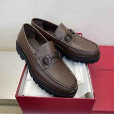 ⚠️【SF】⚠️⚠️经典乐福鞋⚠️码:39-44(6. 5 一9)⚠️最新版本商务乐福皮鞋!一贯品牌代表 ⚠️【SF】⚠️⚠️经典乐福鞋⚠️码:39-44(6. 5 一9)⚠️最新版本商务乐福皮鞋!一贯品牌代表