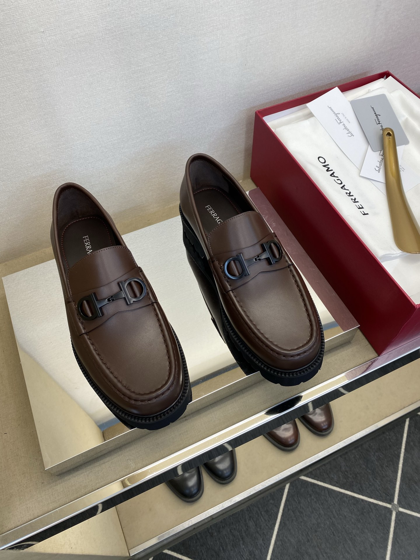 ⚠️【SF】⚠️⚠️经典乐福鞋⚠️码：39－44(6. 5 一9)⚠️最新版本商务乐福皮鞋！一贯品牌代表