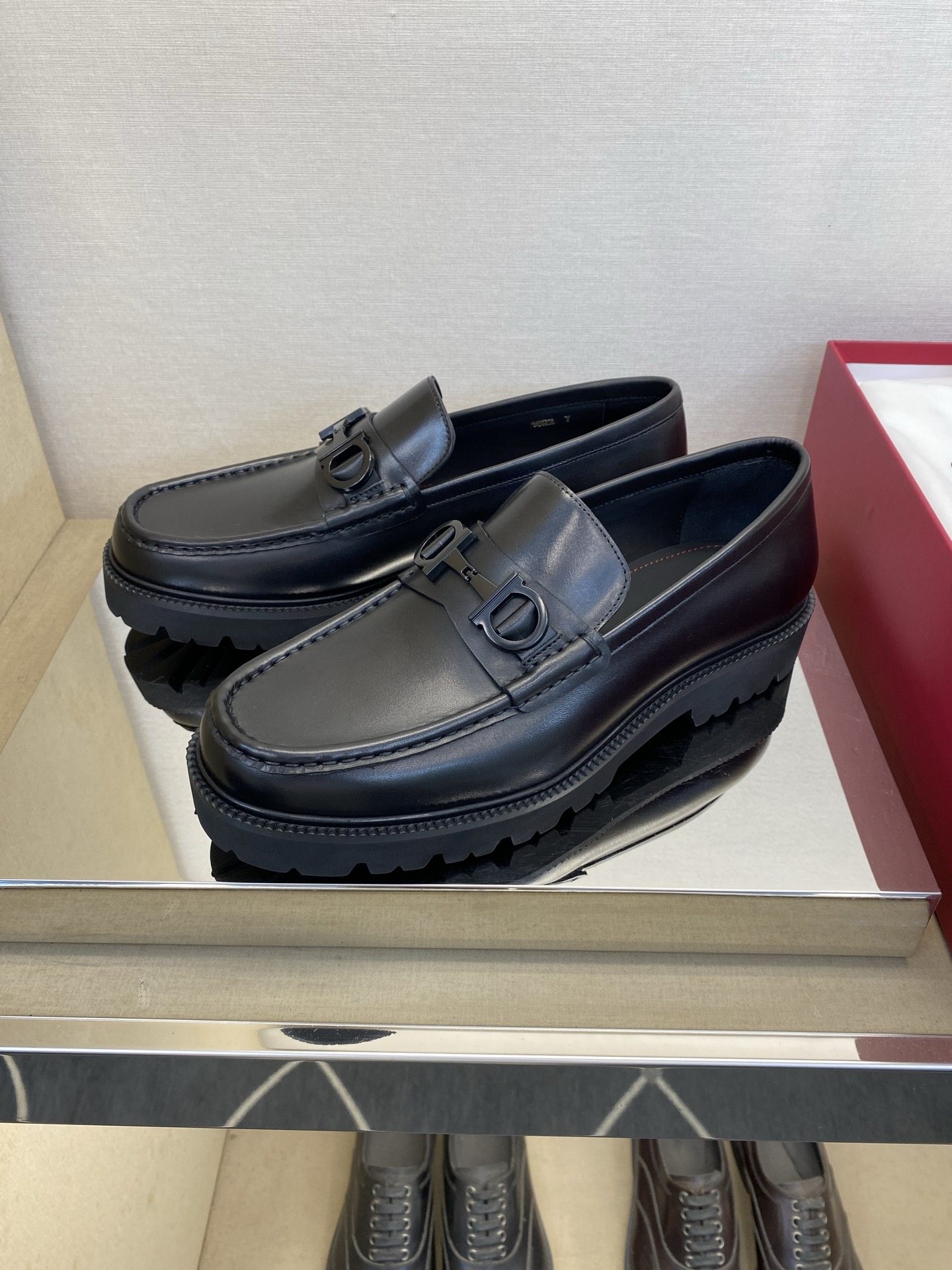 ⚠️【SF】⚠️⚠️经典乐福鞋⚠️码：39－44(6. 5 一9)⚠️最新版本商务乐福皮鞋！一贯品牌代表