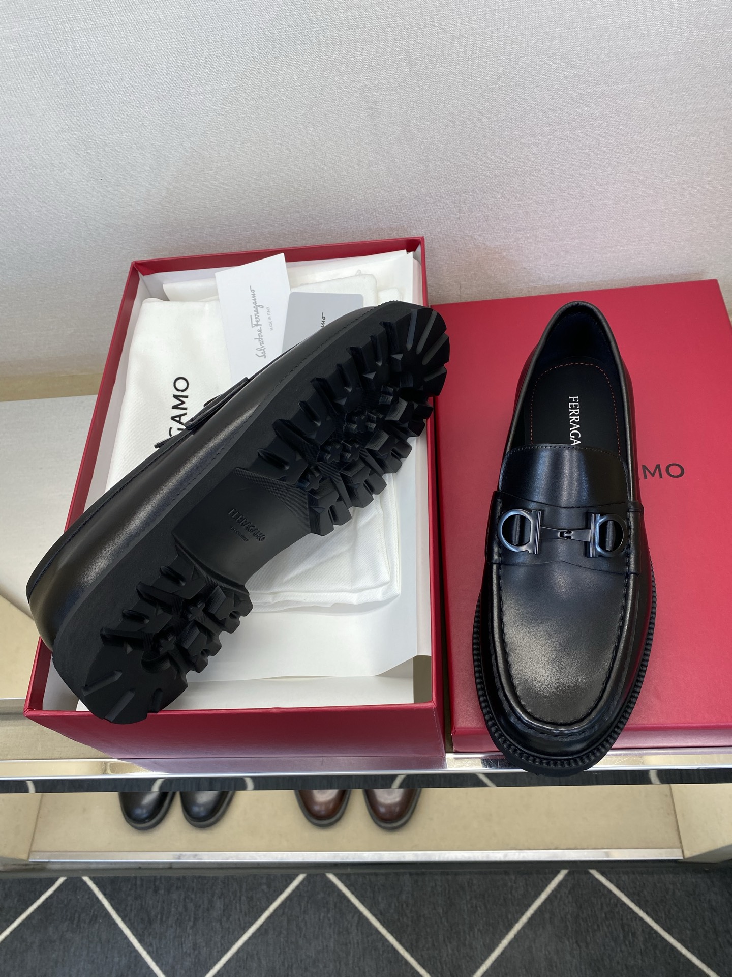 ⚠️【SF】⚠️⚠️经典乐福鞋⚠️码：39－44(6. 5 一9)⚠️最新版本商务乐福皮鞋！一贯品牌代表
