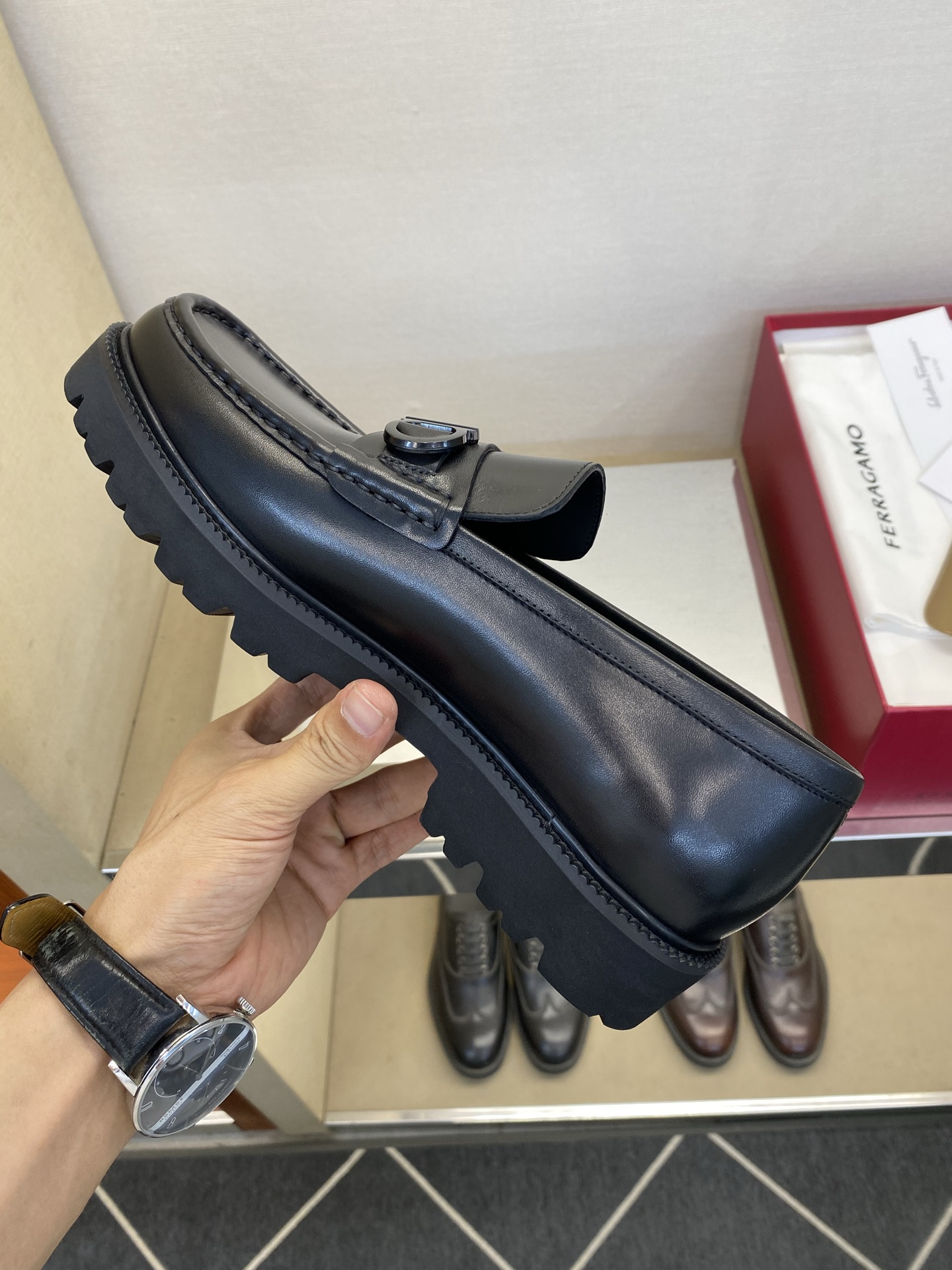 ⚠️【SF】⚠️⚠️经典乐福鞋⚠️码：39－44(6. 5 一9)⚠️最新版本商务乐福皮鞋！一贯品牌代表