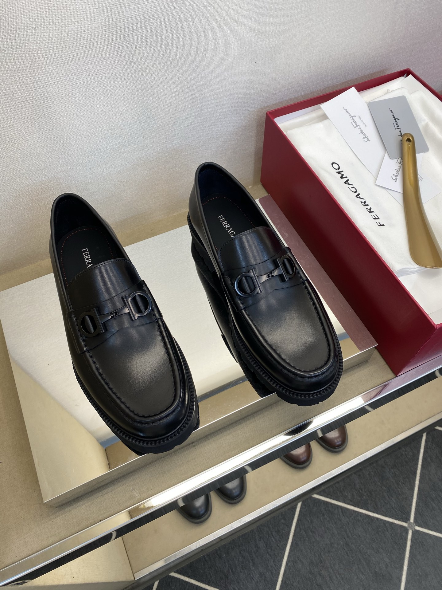 ⚠️【SF】⚠️⚠️经典乐福鞋⚠️码：39－44(6. 5 一9)⚠️最新版本商务乐福皮鞋！一贯品牌代表