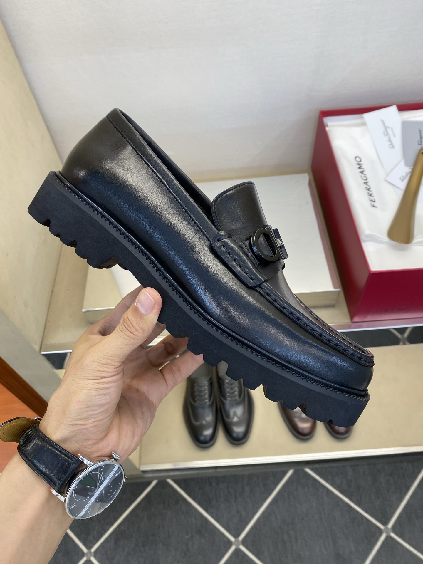 ⚠️【SF】⚠️⚠️经典乐福鞋⚠️码：39－44(6. 5 一9)⚠️最新版本商务乐福皮鞋！一贯品牌代表
