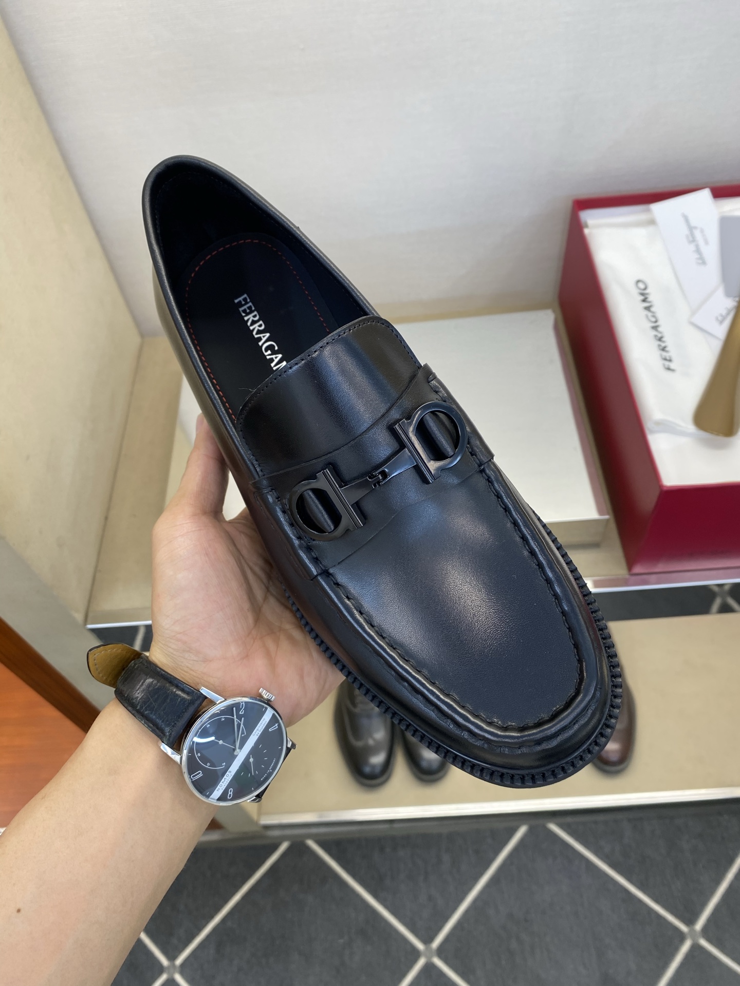 ⚠️【SF】⚠️⚠️经典乐福鞋⚠️码：39－44(6. 5 一9)⚠️最新版本商务乐福皮鞋！一贯品牌代表