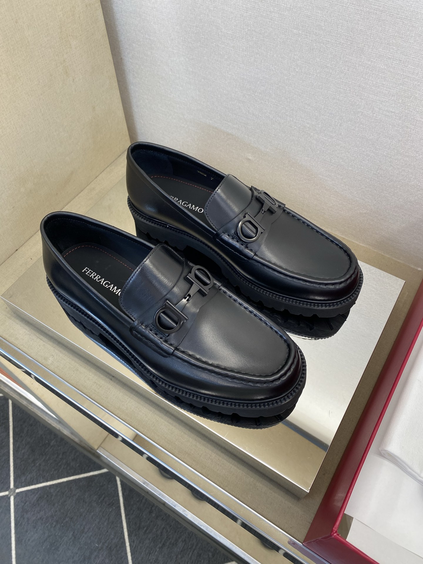⚠️【SF】⚠️⚠️经典乐福鞋⚠️码：39－44(6. 5 一9)⚠️最新版本商务乐福皮鞋！一贯品牌代表
