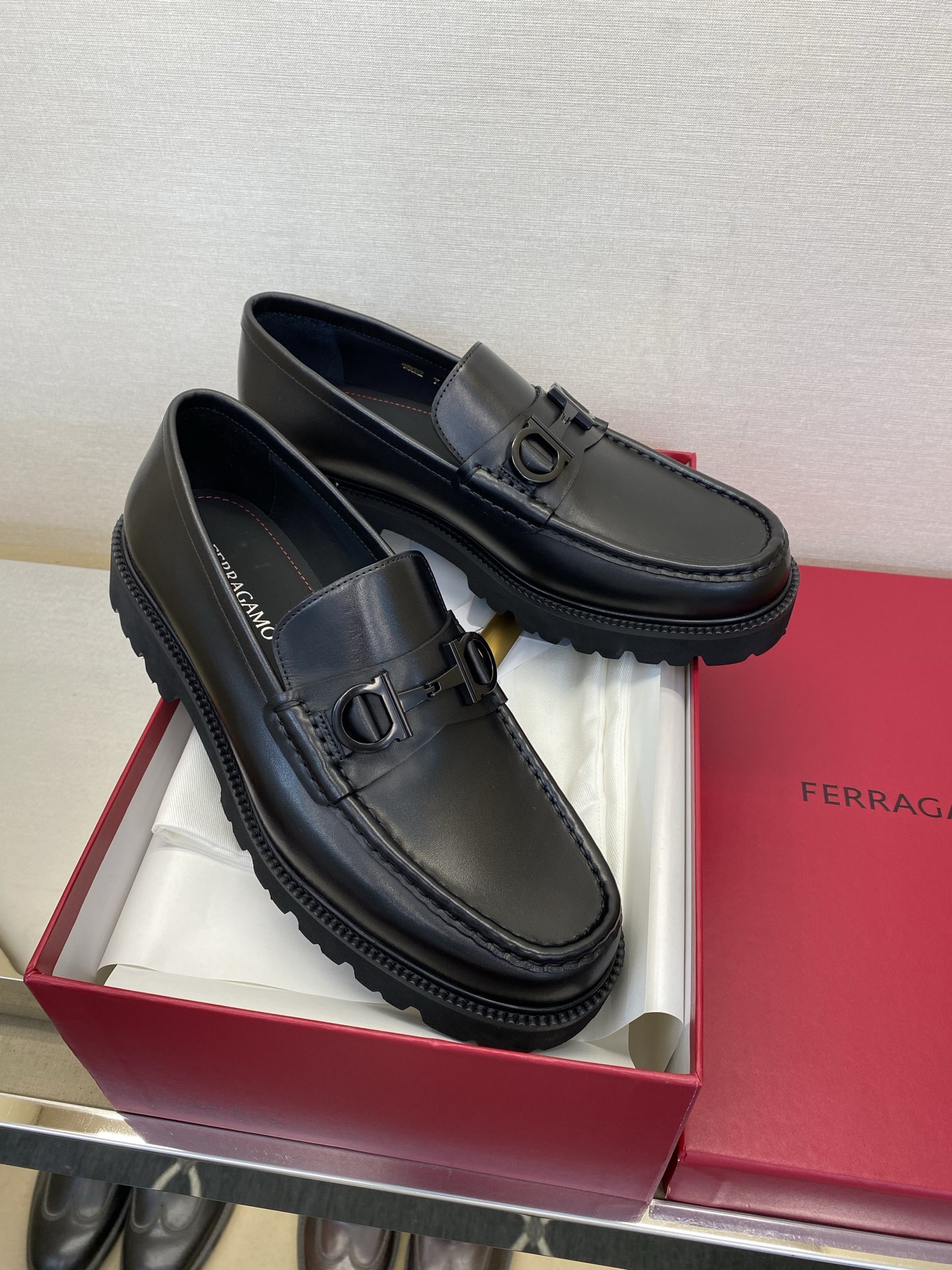 ⚠️【SF】⚠️⚠️经典乐福鞋⚠️码：39－44(6. 5 一9)⚠️最新版本商务乐福皮鞋！一贯品牌代表