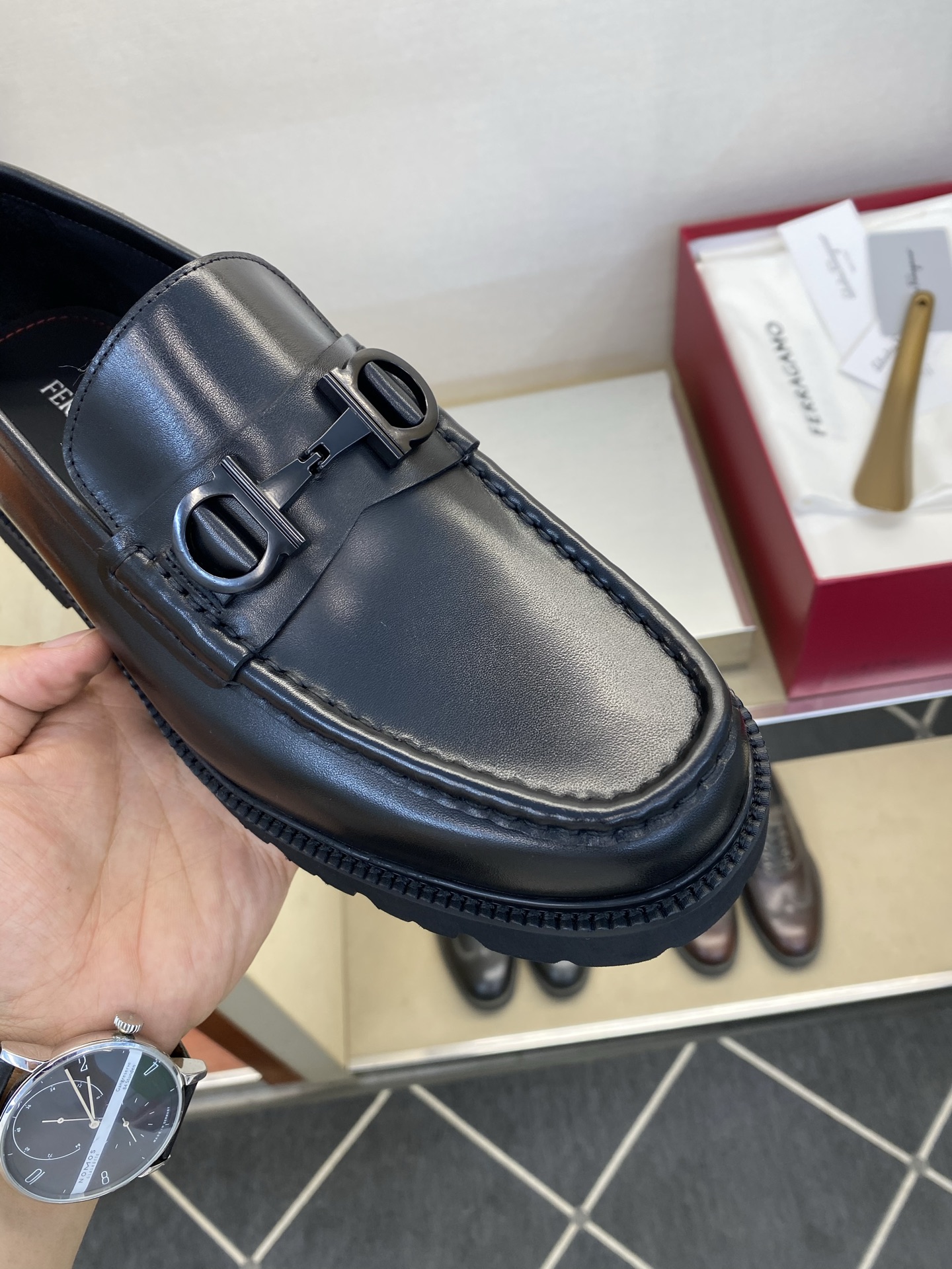 ⚠️【SF】⚠️⚠️经典乐福鞋⚠️码：39－44(6. 5 一9)⚠️最新版本商务乐福皮鞋！一贯品牌代表