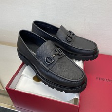 ⚠️【SF】⚠️⚠️经典乐福鞋⚠️码:39-44(6. 5 一9)⚠️最新版本商务乐福皮鞋!一贯品牌代表 ⚠️【SF】⚠️⚠️经典乐福鞋⚠️码:39-44(6. 5 一9)⚠️最新版本商务乐福皮鞋!一贯品牌代表