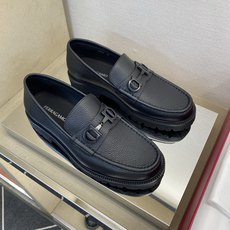 ⚠️【SF】⚠️⚠️经典乐福鞋⚠️码:39-44(6. 5 一9)⚠️最新版本商务乐福皮鞋!一贯品牌代表 ⚠️【SF】⚠️⚠️经典乐福鞋⚠️码:39-44(6. 5 一9)⚠️最新版本商务乐福皮鞋!一贯品牌代表
