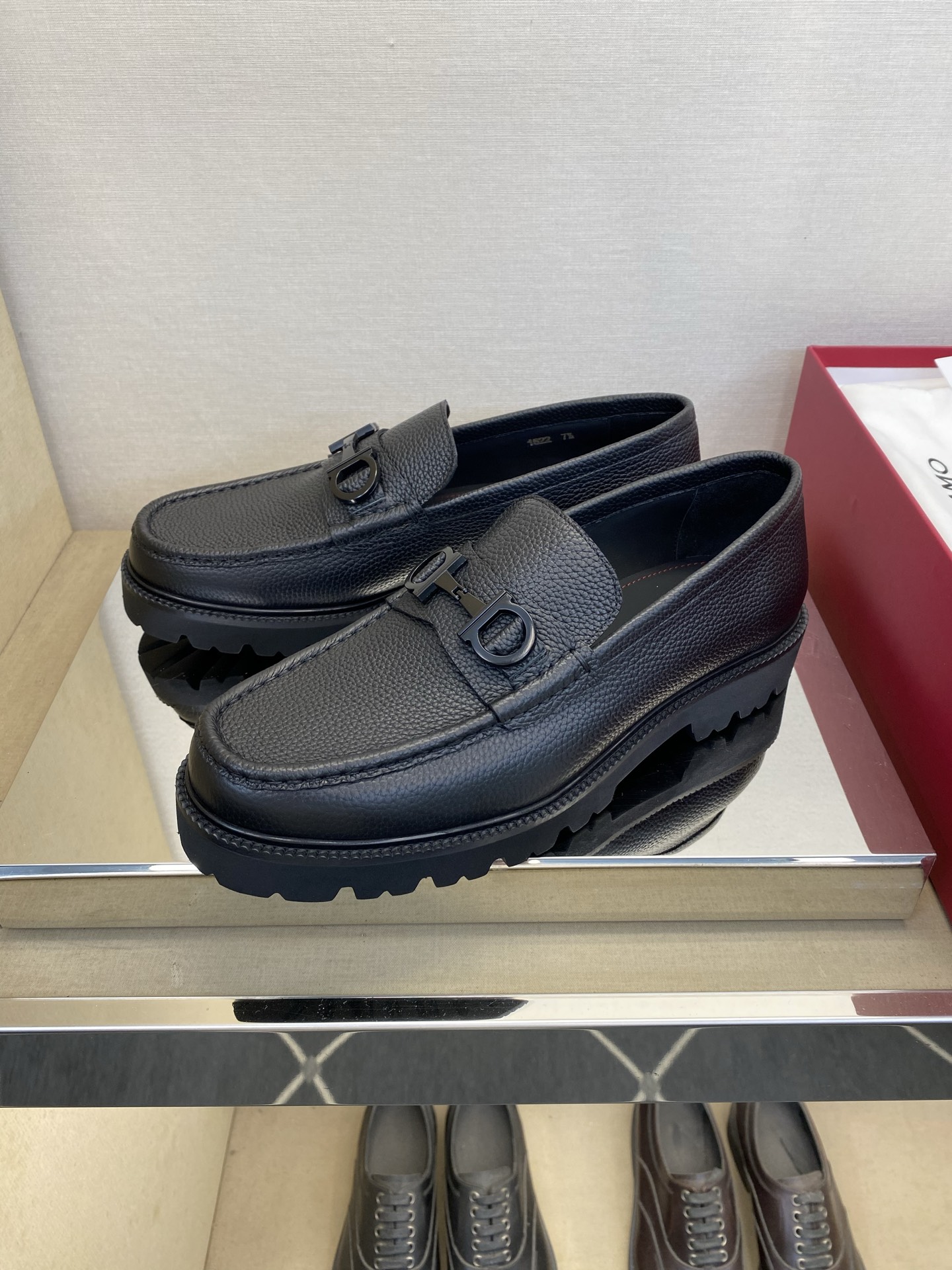 ⚠️【SF】⚠️⚠️经典乐福鞋⚠️码:39-44(6. 5 一9)⚠️最新版本商务乐福皮鞋!一贯品牌代表 ⚠️【SF】⚠️⚠️经典乐福鞋⚠️码:39-44(6. 5 一9)⚠️最新版本商务乐福皮鞋!一贯品牌代表