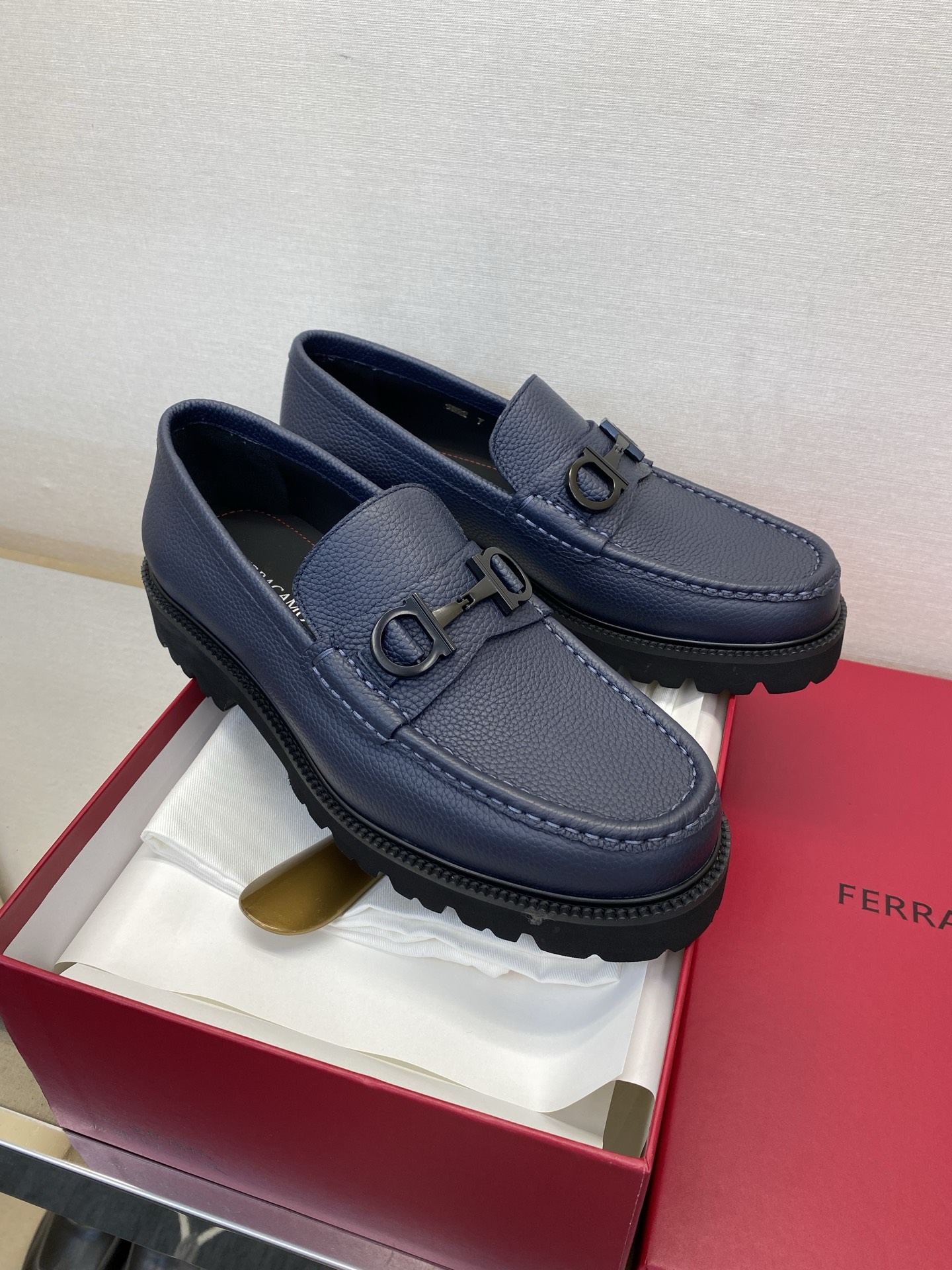 ⚠️【SF】⚠️⚠️经典乐福鞋⚠️码:39-44(6. 5 一9)⚠️最新版本商务乐福皮鞋!一贯品牌代表 ⚠️【SF】⚠️⚠️经典乐福鞋⚠️码:39-44(6. 5 一9)⚠️最新版本商务乐福皮鞋!一贯品牌代表