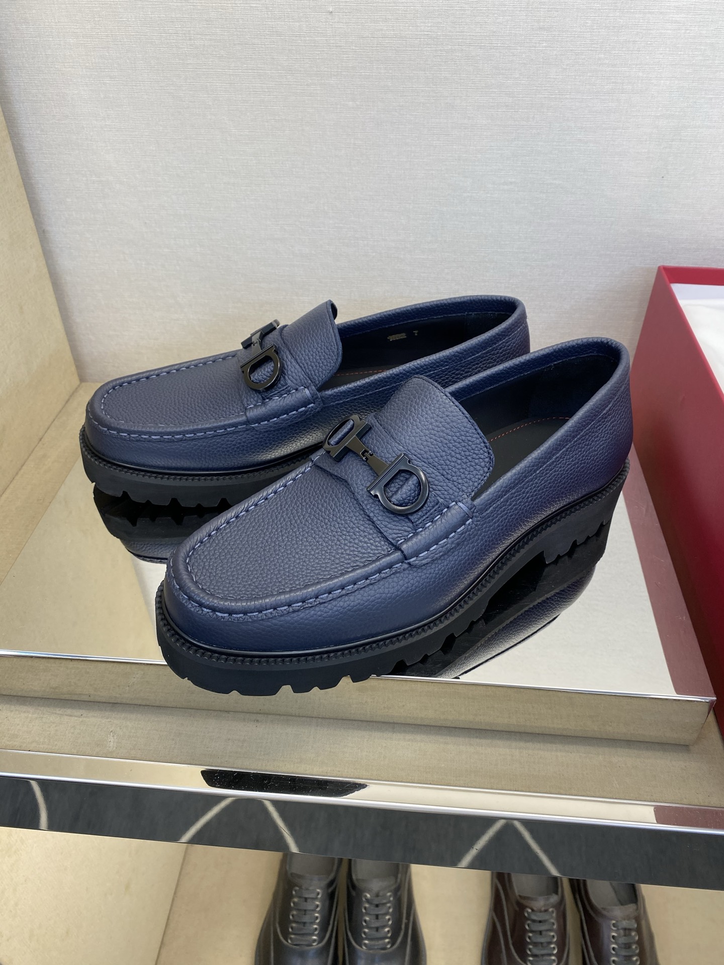 ⚠️【SF】⚠️⚠️经典乐福鞋⚠️码:39-44(6. 5 一9)⚠️最新版本商务乐福皮鞋!一贯品牌代表 ⚠️【SF】⚠️⚠️经典乐福鞋⚠️码:39-44(6. 5 一9)⚠️最新版本商务乐福皮鞋!一贯品牌代表