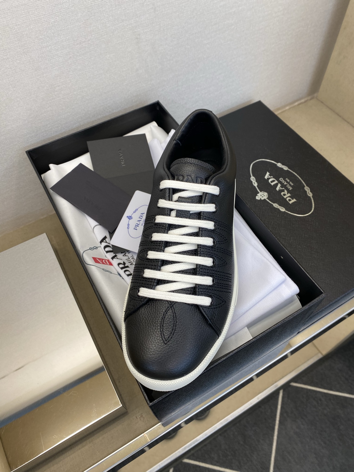 ⚠️【PRA*A】⚠️顶端工艺，高端品质⚠️男士休闲款⚠️正码：39一44(5－10）⚠️经典时尚休闲度