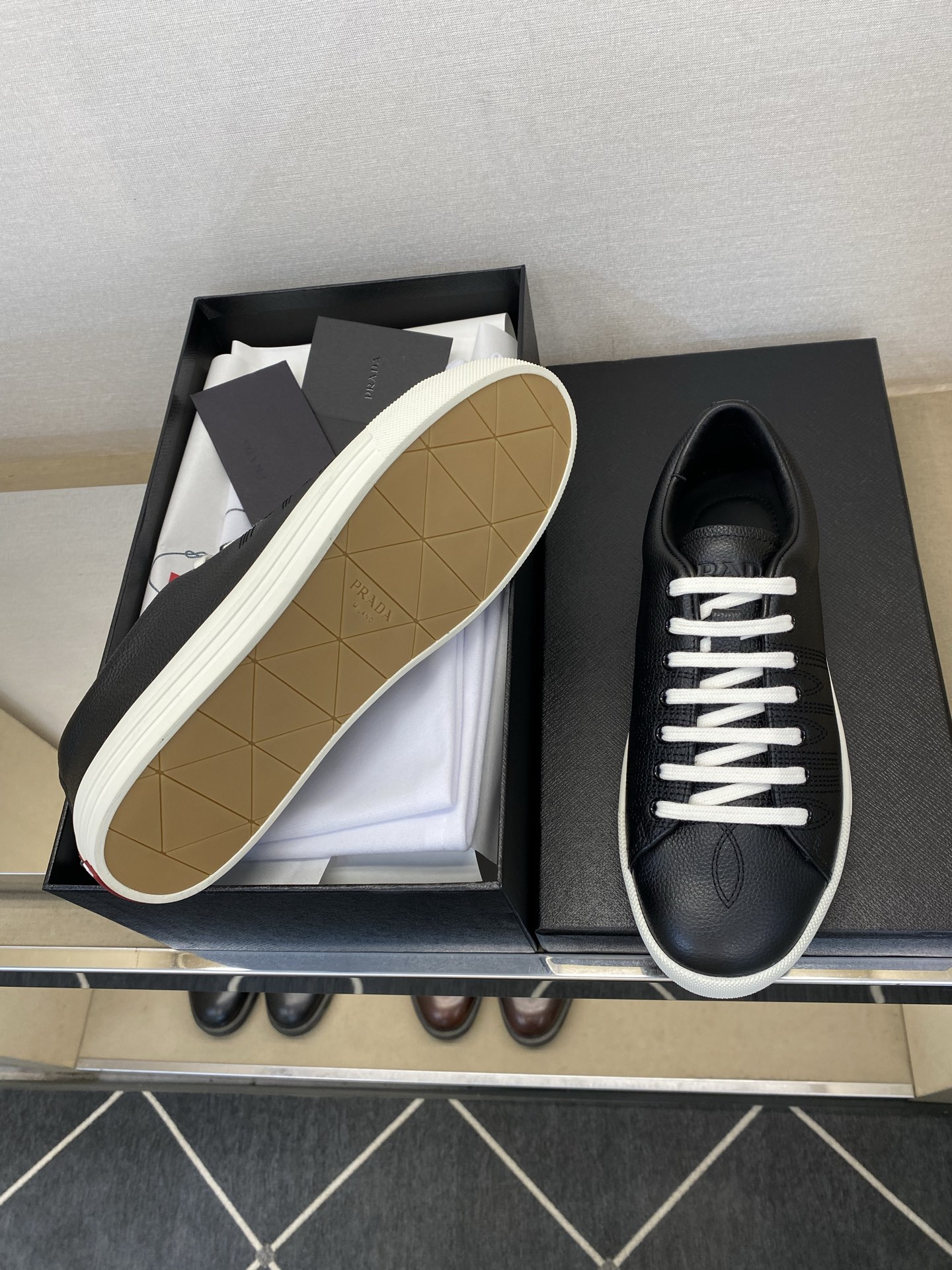 ⚠️【PRA*A】⚠️顶端工艺，高端品质⚠️男士休闲款⚠️正码：39一44(5－10）⚠️经典时尚休闲度