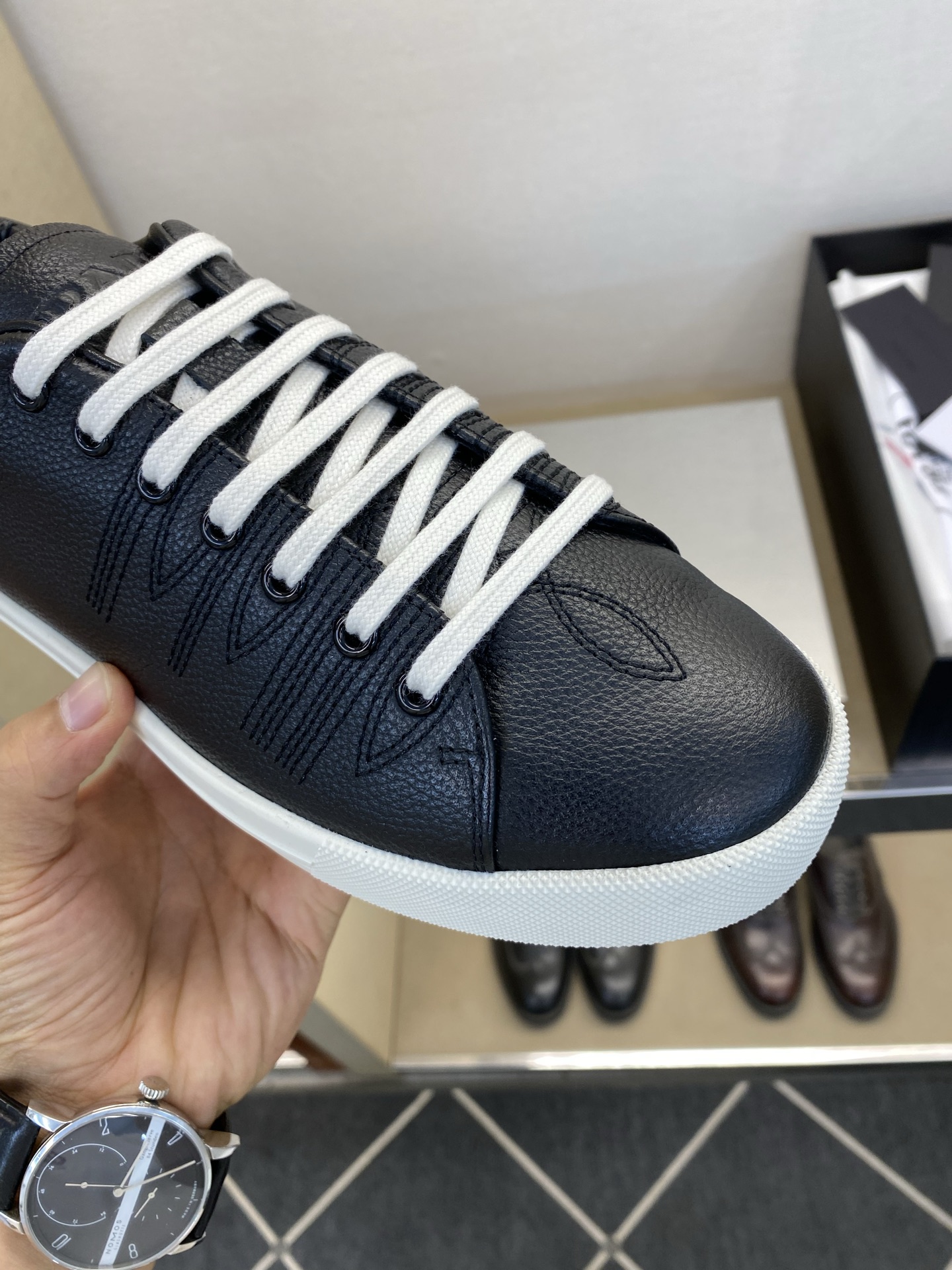 ⚠️【PRA*A】⚠️顶端工艺，高端品质⚠️男士休闲款⚠️正码：39一44(5－10）⚠️经典时尚休闲度