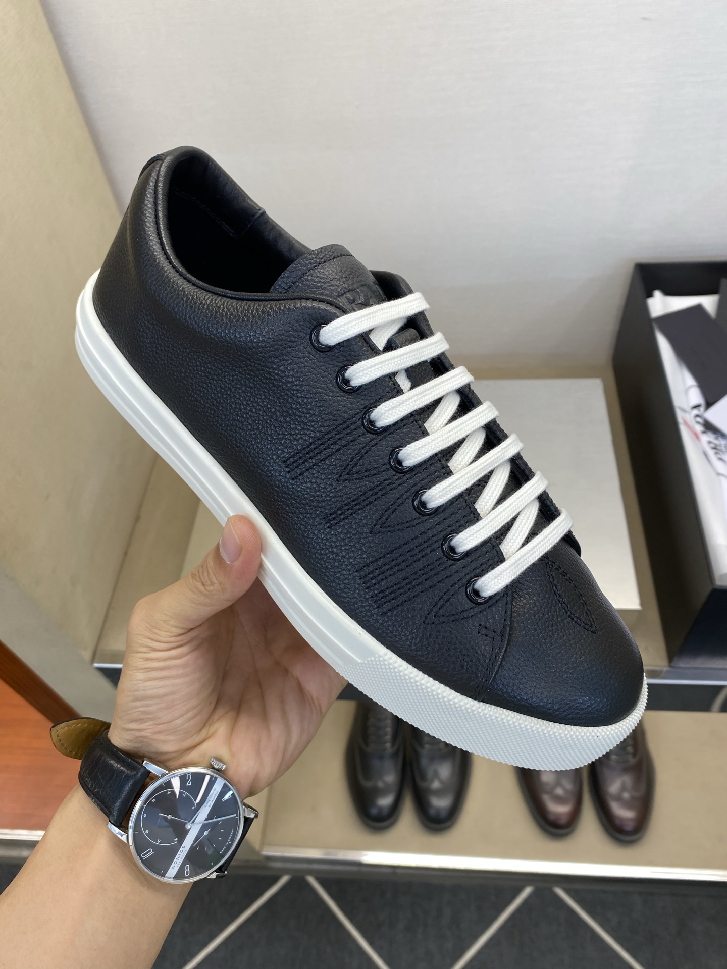 ⚠️【PRA*A】⚠️顶端工艺，高端品质⚠️男士休闲款⚠️正码：39一44(5－10）⚠️经典时尚休闲度