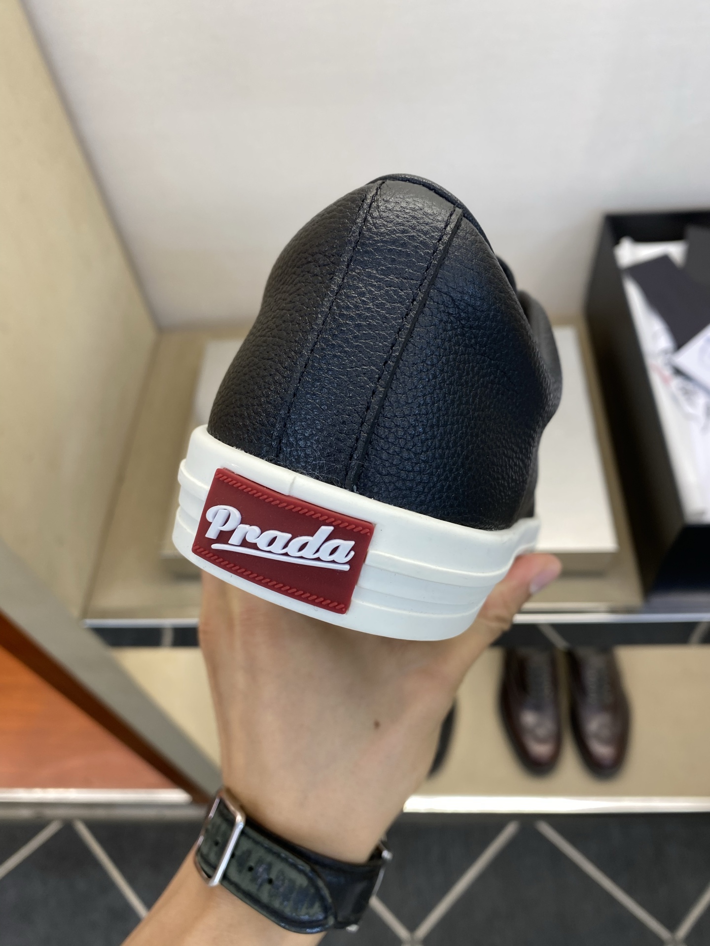 ⚠️【PRA*A】⚠️顶端工艺，高端品质⚠️男士休闲款⚠️正码：39一44(5－10）⚠️经典时尚休闲度