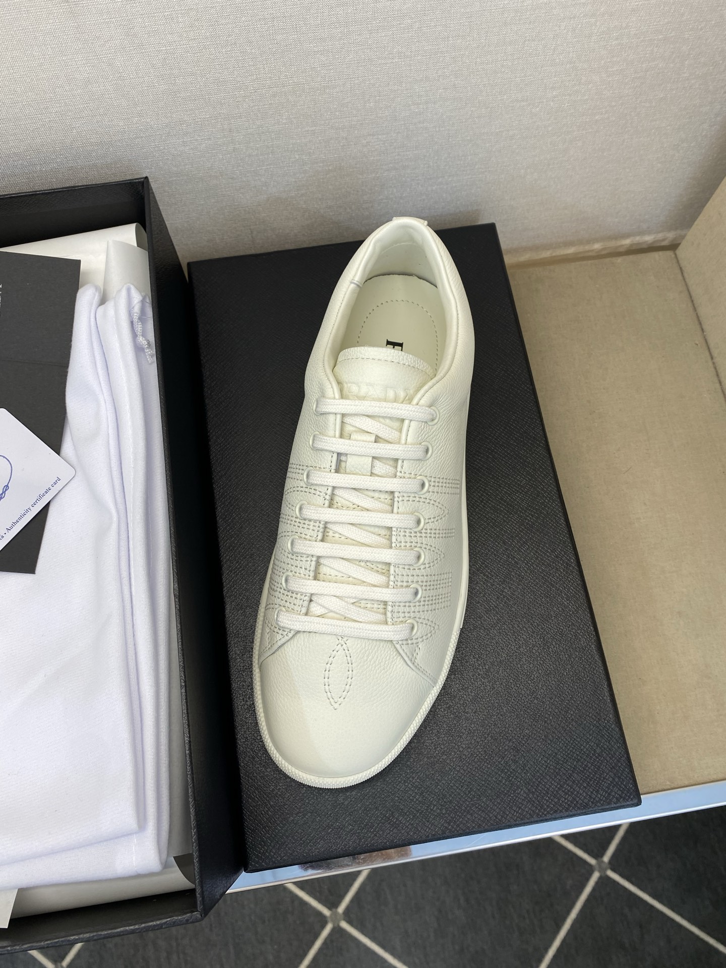 ⚠️【PRA*A】⚠️顶端工艺,高端品质⚠️男士休闲款⚠️正码:39一44(5-10)⚠️经典时尚休闲度 ⚠️【PRA*A】⚠️顶端工艺,高端品质⚠️男士休闲款⚠️正码:39一44(5-10)⚠️经典时尚休闲度