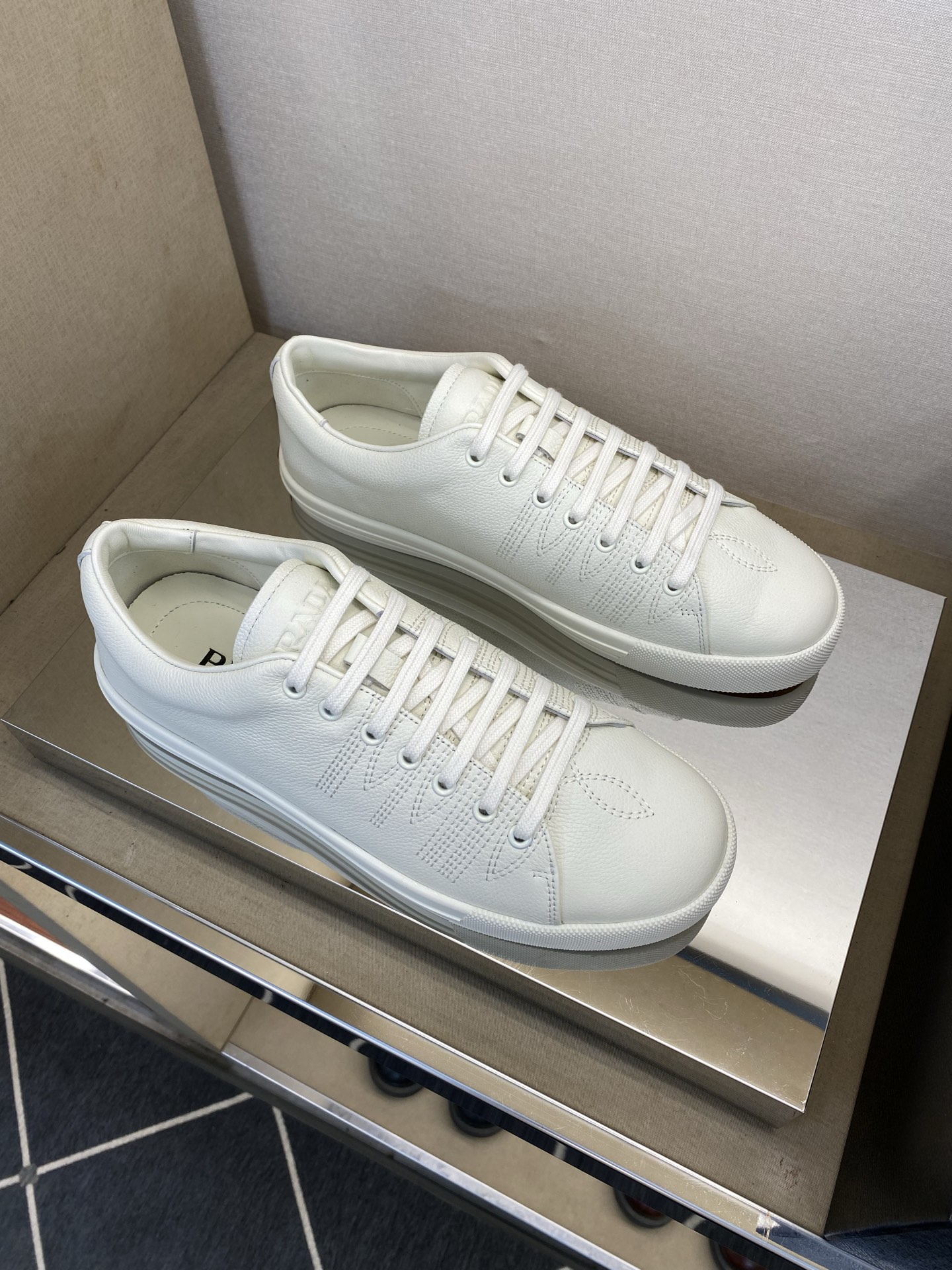 ⚠️【PRA*A】⚠️顶端工艺,高端品质⚠️男士休闲款⚠️正码:39一44(5-10)⚠️经典时尚休闲度 ⚠️【PRA*A】⚠️顶端工艺,高端品质⚠️男士休闲款⚠️正码:39一44(5-10)⚠️经典时尚休闲度