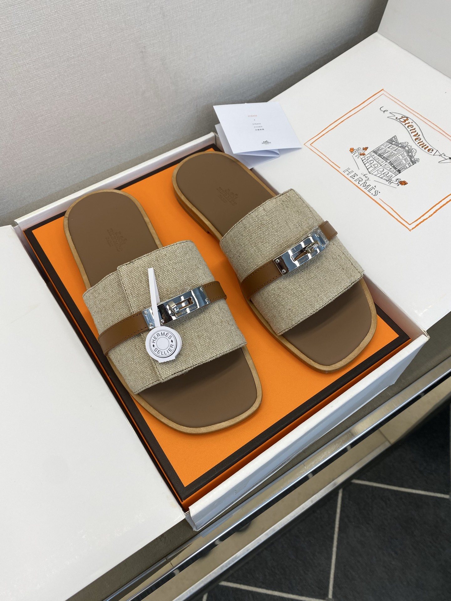 ⚠️【HEM*】⚠️高品质,顶尖工艺品⚠️男士真皮底拖鞋⚠️正码:39-45⚠最新升级款⬆⬆!🐂货!夏季 ⚠️【HEM*】⚠️高品质,顶尖工艺品⚠️男士真皮底拖鞋⚠️正码:39-45⚠最新升级款⬆⬆!🐂货!夏季