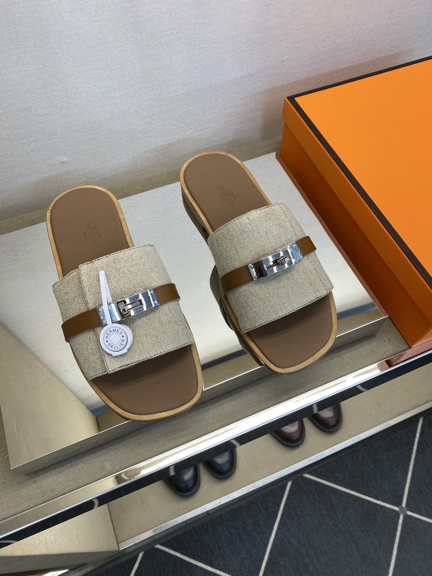 ⚠️【HEM＊】⚠️高品质，顶尖工艺品⚠️男士真皮底拖鞋⚠️正码：39－45⚠最新升级款⬆⬆！🐂货！夏季
