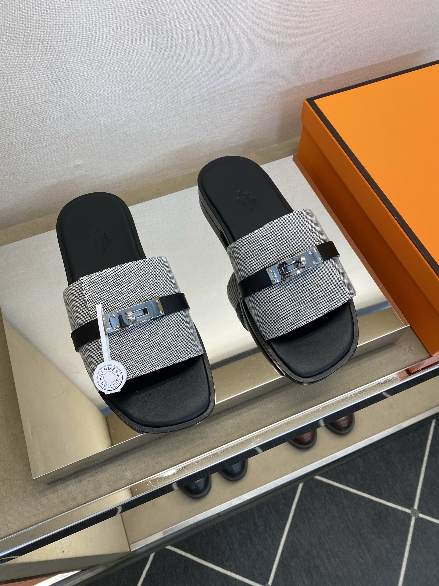 ⚠️【HEM＊】⚠️高品质，顶尖工艺品⚠️男士真皮底拖鞋⚠️正码：39－45⚠最新升级款⬆⬆！🐂货！夏季
