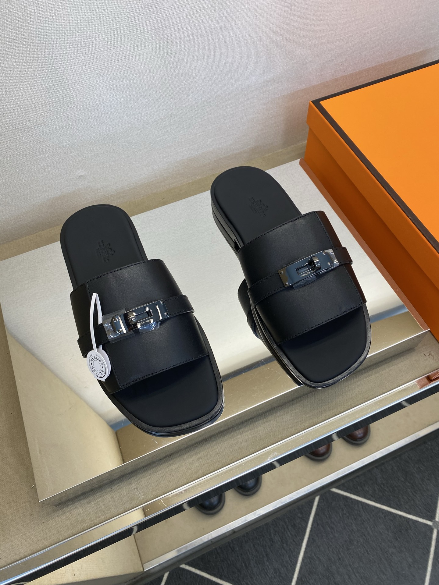 ⚠️【HEM＊】⚠️高品质，顶尖工艺品⚠️男士真皮底拖鞋⚠️正码：39－45⚠最新升级款⬆⬆！🐂货！夏季
