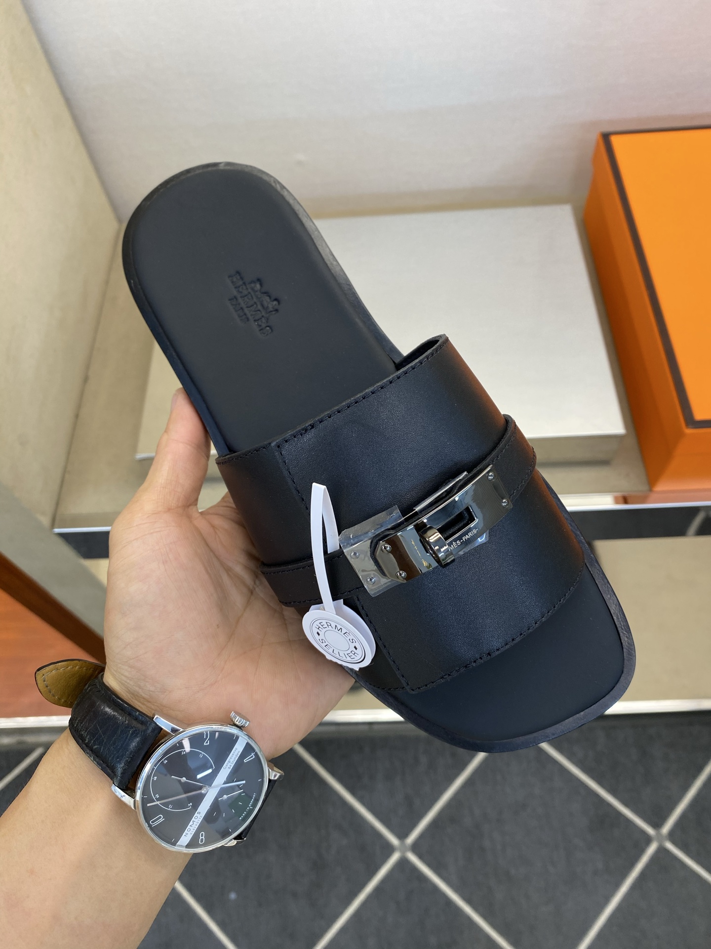 ⚠️【HEM*】⚠️高品质,顶尖工艺品⚠️男士真皮底拖鞋⚠️正码:39-45⚠最新升级款⬆⬆!🐂货!夏季 ⚠️【HEM*】⚠️高品质,顶尖工艺品⚠️男士真皮底拖鞋⚠️正码:39-45⚠最新升级款⬆⬆!🐂货!夏季
