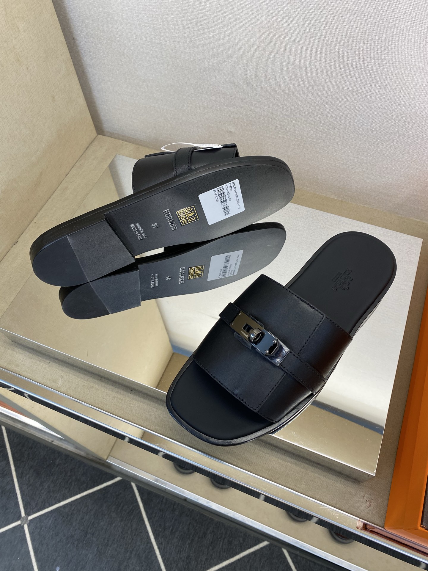 ⚠️【HEM*】⚠️高品质,顶尖工艺品⚠️男士真皮底拖鞋⚠️正码:39-45⚠最新升级款⬆⬆!🐂货!夏季 ⚠️【HEM*】⚠️高品质,顶尖工艺品⚠️男士真皮底拖鞋⚠️正码:39-45⚠最新升级款⬆⬆!🐂货!夏季