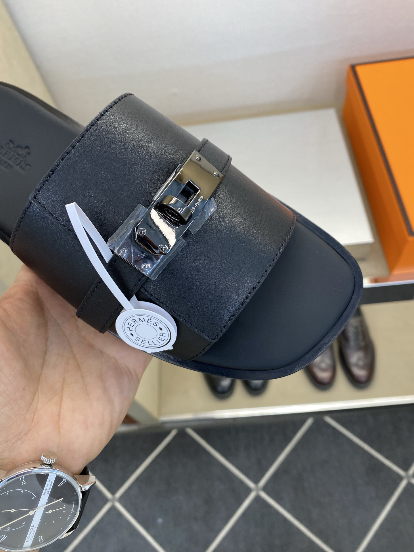 ⚠️【HEM*】⚠️高品质,顶尖工艺品⚠️男士真皮底拖鞋⚠️正码:39-45⚠最新升级款⬆⬆!🐂货!夏季 ⚠️【HEM*】⚠️高品质,顶尖工艺品⚠️男士真皮底拖鞋⚠️正码:39-45⚠最新升级款⬆⬆!🐂货!夏季