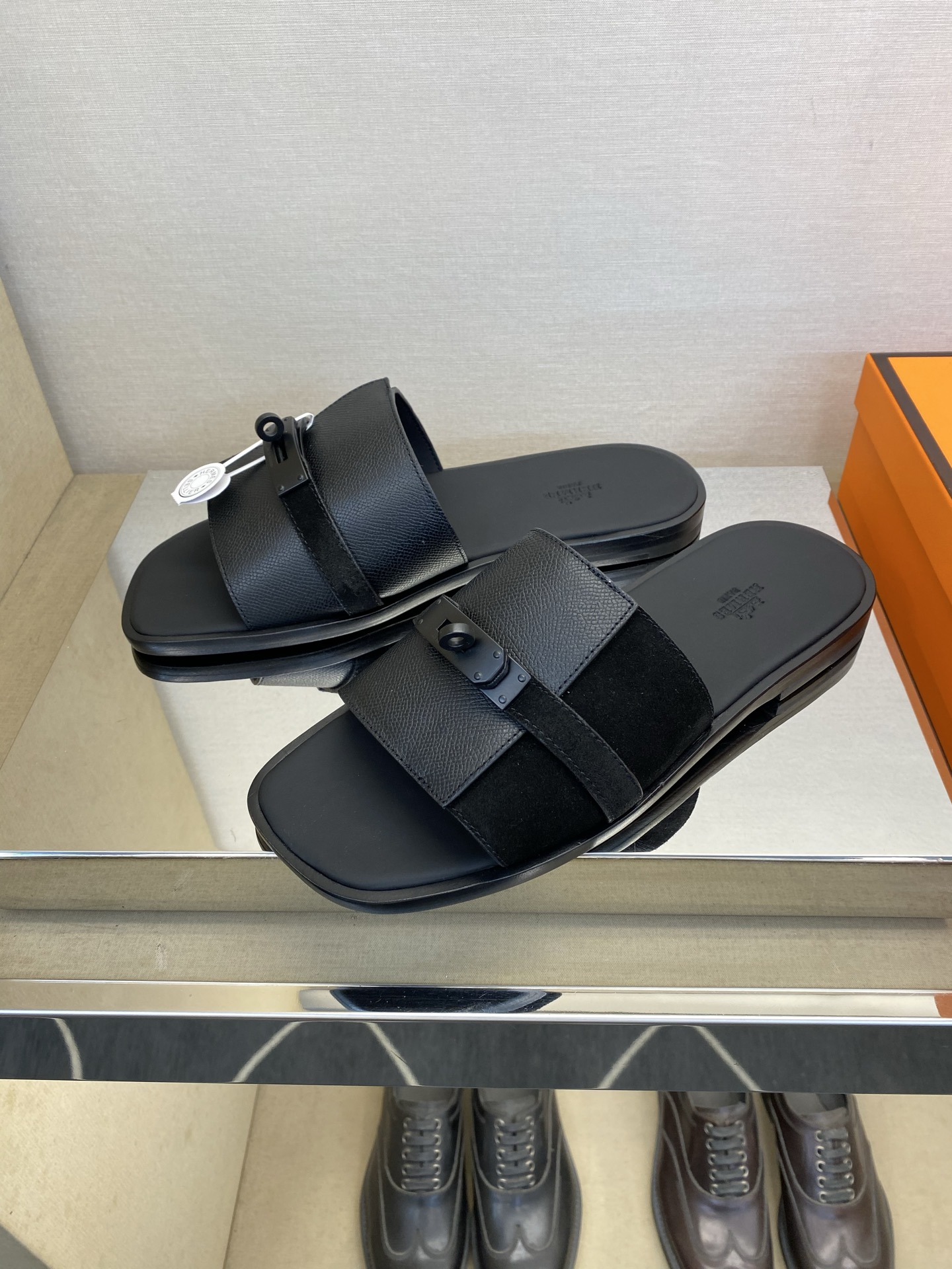 ⚠️【HEM*】⚠️高品质,顶尖工艺品⚠️男士真皮底拖鞋⚠️正码:39-45⚠最新升级款⬆⬆!🐂货!夏季 ⚠️【HEM*】⚠️高品质,顶尖工艺品⚠️男士真皮底拖鞋⚠️正码:39-45⚠最新升级款⬆⬆!🐂货!夏季
