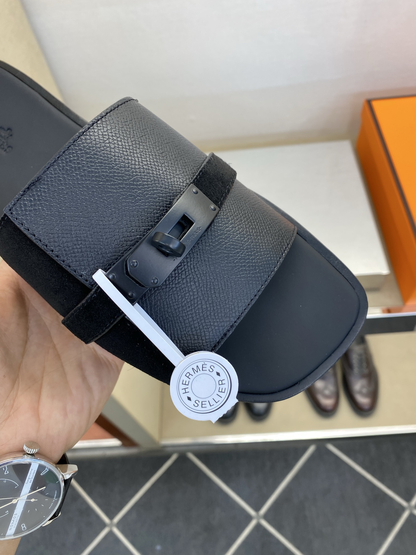 ⚠️【HEM*】⚠️高品质,顶尖工艺品⚠️男士真皮底拖鞋⚠️正码:39-45⚠最新升级款⬆⬆!🐂货!夏季 ⚠️【HEM*】⚠️高品质,顶尖工艺品⚠️男士真皮底拖鞋⚠️正码:39-45⚠最新升级款⬆⬆!🐂货!夏季