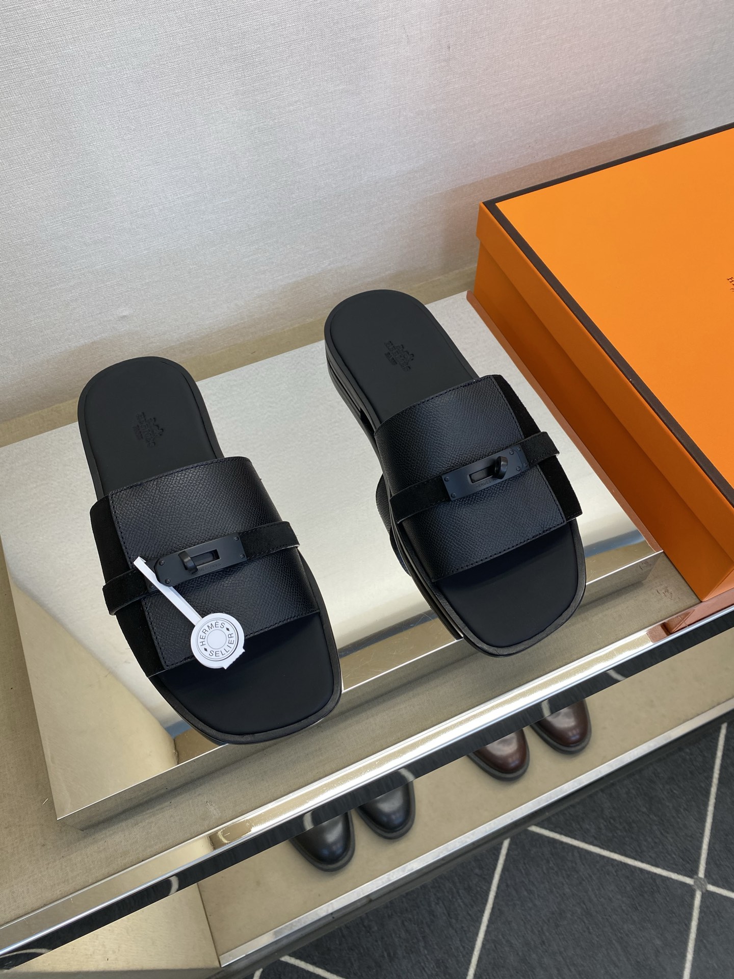 ⚠️【HEM＊】⚠️高品质，顶尖工艺品⚠️男士真皮底拖鞋⚠️正码：39－45⚠最新升级款⬆⬆！🐂货！夏季