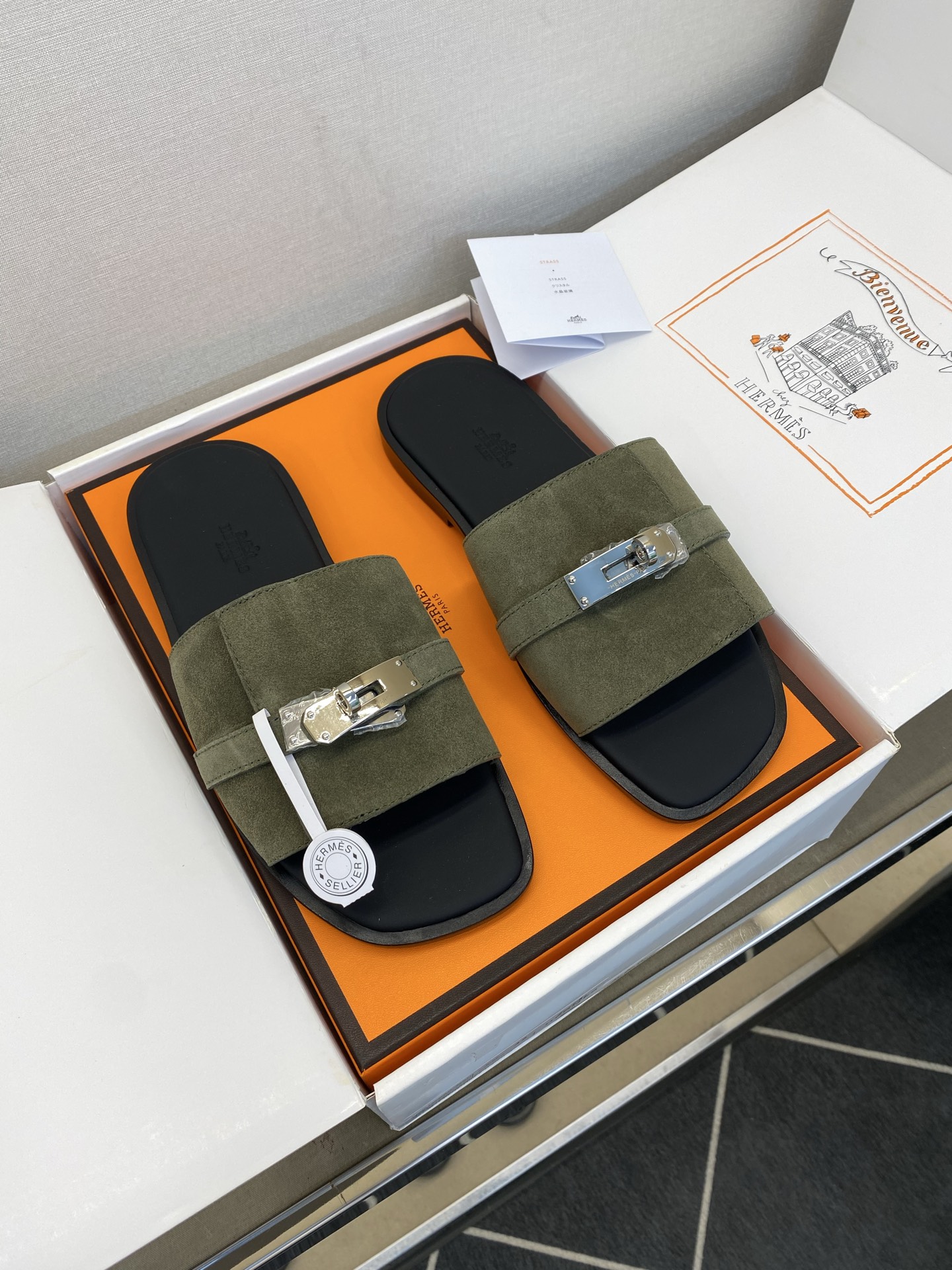⚠️【HEM*】⚠️高品质,顶尖工艺品⚠️男士真皮底拖鞋⚠️正码:39-45⚠最新升级款⬆⬆!🐂货!夏季 ⚠️【HEM*】⚠️高品质,顶尖工艺品⚠️男士真皮底拖鞋⚠️正码:39-45⚠最新升级款⬆⬆!🐂货!夏季
