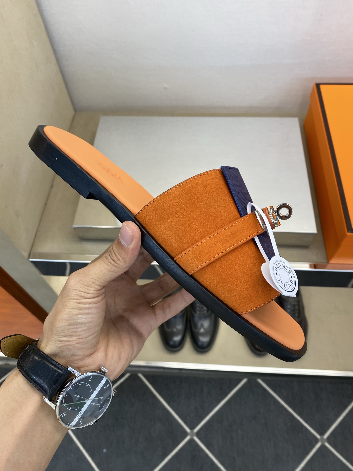 ⚠️【HEM*】⚠️高品质,顶尖工艺品⚠️男士真皮底拖鞋⚠️正码:39-45⚠最新升级款⬆⬆!🐂货!夏季 ⚠️【HEM*】⚠️高品质,顶尖工艺品⚠️男士真皮底拖鞋⚠️正码:39-45⚠最新升级款⬆⬆!🐂货!夏季