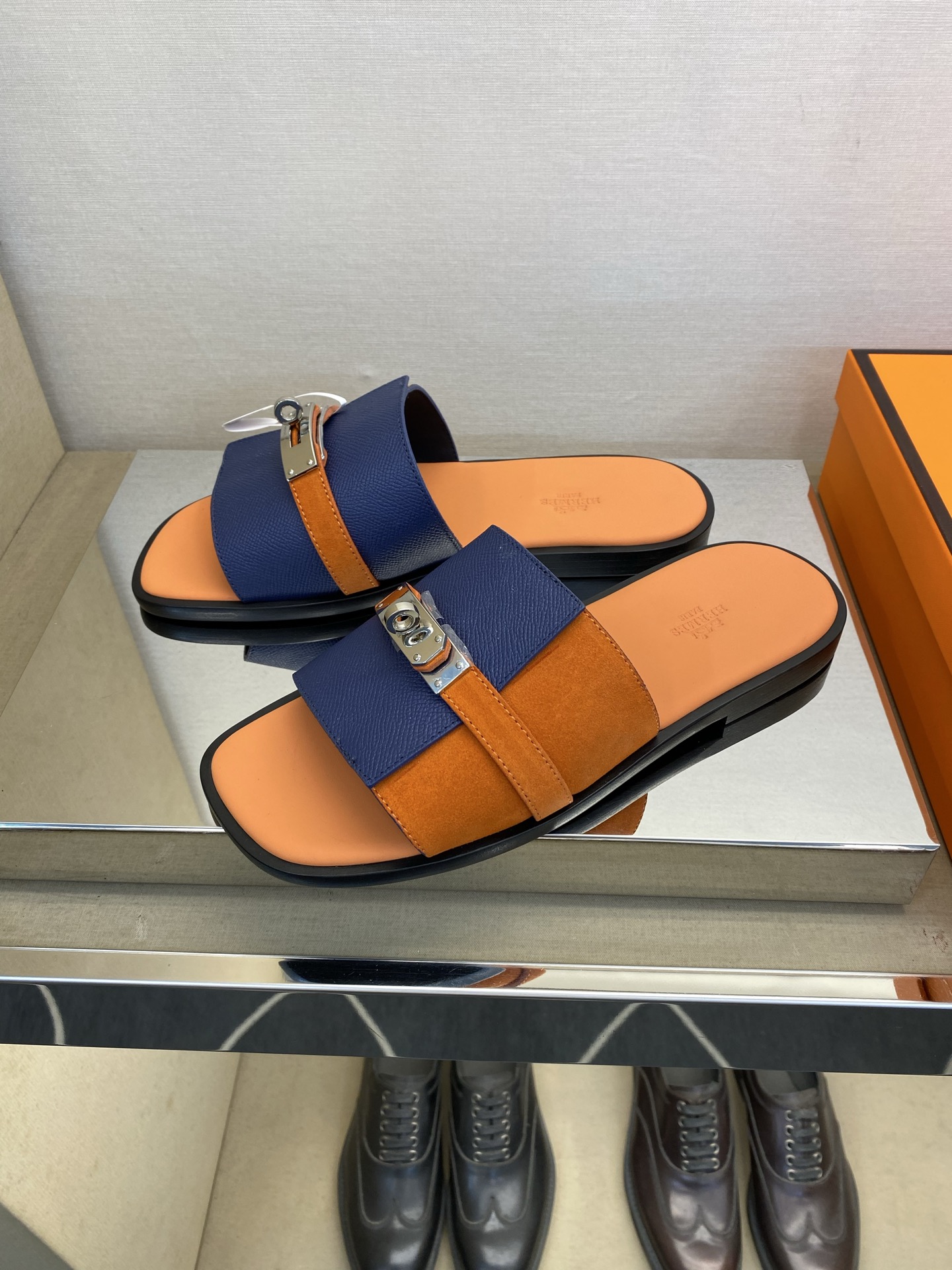 ⚠️【HEM*】⚠️高品质,顶尖工艺品⚠️男士真皮底拖鞋⚠️正码:39-45⚠最新升级款⬆⬆!🐂货!夏季 ⚠️【HEM*】⚠️高品质,顶尖工艺品⚠️男士真皮底拖鞋⚠️正码:39-45⚠最新升级款⬆⬆!🐂货!夏季